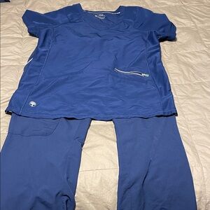 Healing Hands 360 scrub Set